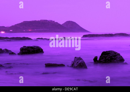 Felsformationen an der Küste, Golf von Bengalen, Visakhapatnam, Andhra Pradesh, Indien Stockfoto