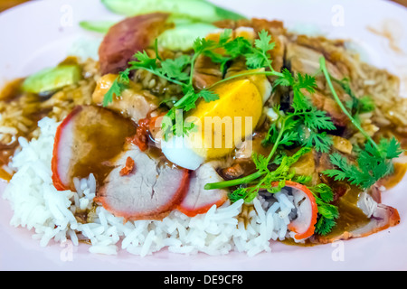 asiatische Hähnchen Grill Bbq China chinesische Küche leckere Ernährung Essen Abendessen Gericht Essen gekocht Ei Essen Braten Gourmet Thai grün Stockfoto