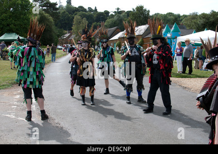 Armaleggan Grenze Moriskentänzer am Dorffest Warmington, Warwickshire, UK Stockfoto