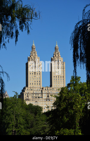 Apartmenthaus San Remo gesehen vom Central Park, Upper East Side, Manhattan, New York City, New York, USA Stockfoto