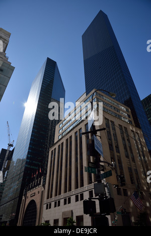 Wolkenkratzer in der 5th Avenue mit Trump Tower, Manhattan, New York City, New York, USA Stockfoto