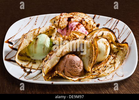 Palatschinken Mit Eis Stockfotografie Alamy