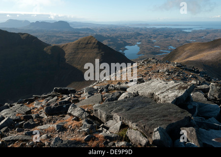 Suilven und Loch Assynt aus Grat des Sàil Gharbh, Quinag, Sutherland, Schottland, Großbritannien Stockfoto