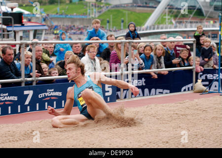 Gateshead, UK, 14. September 2013. Chris Tomlinson von Großbritannien Landung im Weitsprung bei den großen Norden Stadt Spiele 2013 eine Veranstaltung gewann er mit einem Sprung von 7,83 m © Colin Edwards / Alamy Live News Stockfoto