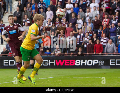 Edinburgh, Schottland. 14. September 2013. Teemu Pukki Noten für Celtic bei seinem Debüt zu machen, 3: 1 in der schottischen Premier League match zwischen Herz und Celtic, von Tynecastle Park Stadium, Edinburgh. Bildnachweis: Aktion Plus Sport/Alamy Live-Nachrichten Stockfoto