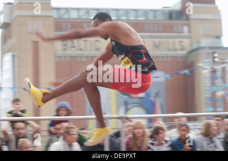 Gateshead, UK, 14. September 2013. Christian Taylor aus den USA springen während des Weitsprung-Wettbewerbs bei den großen Norden spielen im Jahr 2013. Er kam mit einem Sprung von 7,29 m vierte. © Colin Edwards / Alamy Live News Stockfoto