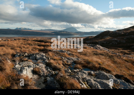 Ben Loyal und Ben hoffe in Loch Eriboll, von den Hängen des Beinn Ceannabeinne, in der Nähe von Durness, Sutherland, Schottland, UK. Stockfoto