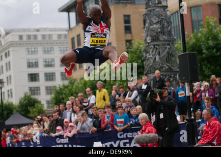 Gateshead, UK, 14. September 2013. JJ Jegede Großbritannien springen beim Weitsprung-Wettbewerb bei den großen Norden spielen in 2013. Er beendete an zweiter Stelle mit einem Sprung von 7,57 m. © Colin Edwards / Alamy Live News Stockfoto