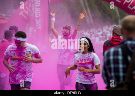 Dulux Farbe laufen findet in Brighton, Sussex, UK. Bekannt als die glücklichste 5k auf dem Planeten. Stockfoto