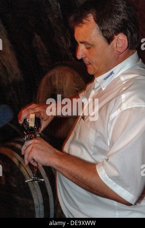 Bier-Verkostung in der Brauerei Faust, Miltenberg in Franken Bayern, Deutschland Stockfoto