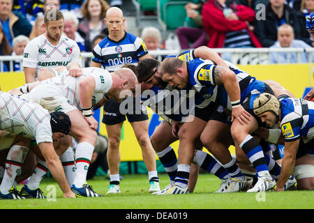 BATH, UK - Samstag, 14. September 2013. Aktion von der Aviva Premiership-match zwischen Bath Rugby und Leicester Tigers. Bildnachweis: Graham Wilson/Alamy Live-Nachrichten Stockfoto