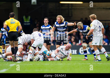 BATH, UK - Samstag, 14. September 2013. Aktion von der Aviva Premiership-match zwischen Bath Rugby und Leicester Tigers. Bildnachweis: Graham Wilson/Alamy Live-Nachrichten Stockfoto