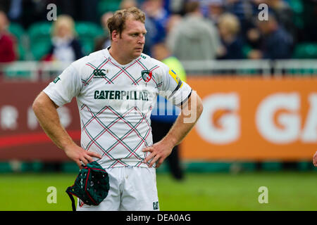 BATH, UK - Samstag, 14. September 2013. Thomas Waldrom ist niedergeschlagen nach dem Spiel gewann Bad von 27-20. Aktion von der Aviva Premiership-match zwischen Bath Rugby und Leicester Tigers. Bildnachweis: Graham Wilson/Alamy Live-Nachrichten Stockfoto