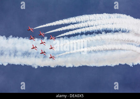 Southport, England. 14. September 2013. Die Kunstflugstaffel der Royal Air Force, The Red Arrows anzeigen in Southport Airshow auf Samstag, 14. September 2013. Bildnachweis: Christopher Middleton/Alamy Live-Nachrichten Stockfoto