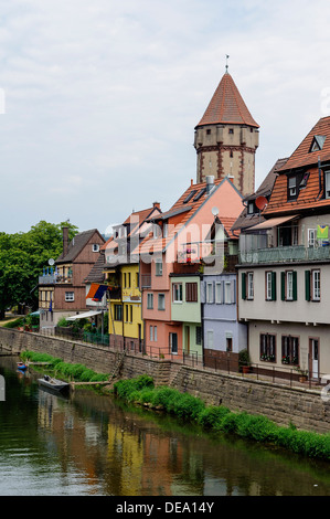 Hafen der Fluss Tauber und Spitzer Turm in Wertheim, Baden-Württemberg, Deutschland Stockfoto