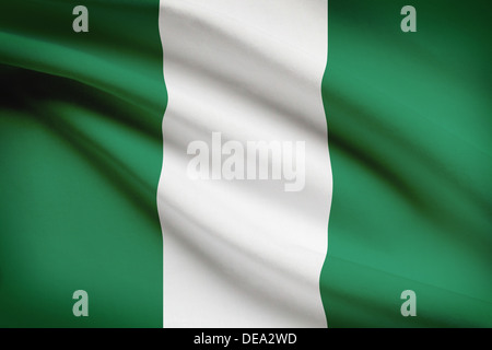 Nigerianische Flagge im Wind wehen. Teil einer Serie. Stockfoto