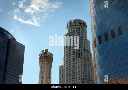 Ein Blick von oben auf die AT&T umschalten-Station vor uns Bancorp Gebäude im Zentrum von Los Angeles Stockfoto