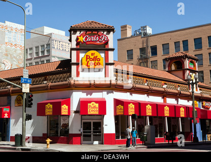 Ein Blick auf ein Fast Food-Kette einschließlich Carls Jr. und El Pollo Loco in der Innenstadt von Los Angeles, Kalifornien Stockfoto