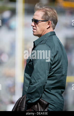 14. September 2013 - West Point, NY, USA - 14. September 2013: Ehemalige Denver Broncos Hall Of Fame Quarterback John Elway Besuche seiner Alma Mater während des Spiels zwischen Stanford Cardinal und Army Black Knights Michie Stadium in West Point, New York. Stanford Cardinal besiegte The Army Black Knights 34-20. Stockfoto