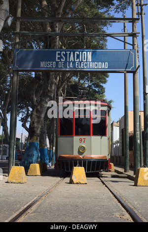 Alte Straßenbahn Tranvia Electrico genannt, gegenüber dem Strom-Museum im Stadtteil Barranco, Lima, Peru Stockfoto