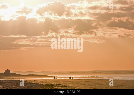 Trinity Leuchtturm, Sonnenuntergang, Bamburgh, Northumberland, England, UK Stockfoto