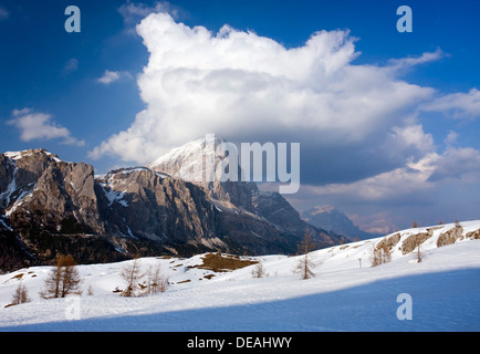 Tofana de Rozes Gipfel vom Passo di Falzarego pass, Dolomiten, Italien, Europa Stockfoto