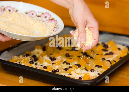 Zubereitung von gefüllte Kuchen Stockfoto