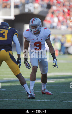 14. September 2013 - Berkeley, CA, USA - 14. September 2013 - Berkeley, CA, USA - Ohio State WR # 9 Devin Smith Einrichtung auf der Linie während der NCAA Football-Spiel zwischen Ohio State Buckeyes und California Golden Bears am Memorial Stadion Berkeley Calif Stockfoto