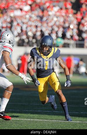 14. September 2013 - Berkeley, CA, USA - 14. September 2013 - Berkeley Kalifornien - California Bears WR # 1 Bryce Treggs Abwehr Ohio CB während der NCAA Football-Spiel zwischen Ohio State Buckeyes und California Golden Bears 52-34 im Memorial Stadium Berkeley Calif verloren Stockfoto