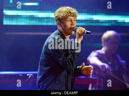 Baden-Baden, Deutschland. 14. September 2013. Deutsche Sänger Tim Bendzko in der deutschen TV-Show tritt "SWR3 New Pop Festival? Das Special "in Baden-Baden, Deutschland, 14. September 2013. Die Show wird im deutschen Fernsehen auf 20 Septmeber 2013 ausgestrahlt werden. Foto: Uli Deck/Dpa/Alamy Live News Stockfoto