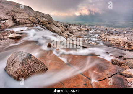 Stream bei Rago Massiv im Rago Nationalpark, Nordland Grafschaft, Norwegen, Skandinavien, Europa Stockfoto