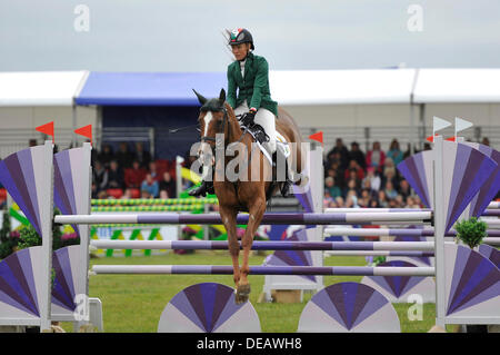 2013 Treue Blenheim Palace Horse Trials. Woodstock Oxford, England. Samstag, den 14. September.  Sieger Aoife Clark (IRL) mit Fenyas Eleganz CCI *** dreitägigen Veranstaltung Credit: Julie Badrick/Alamy Live News Stockfoto