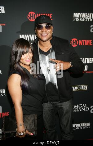 Las Vegas, NV. 14. September 2013. Simone Johnson, LL Cool J im Ankunftsbereich für Floyd Mayweather Jr. vs. Saul Canelo Alvarez vor dem Fight Party, MGM Grand Garden Arena, Las Vegas, NV 14. September 2013. © James Atoa/Everett Collection/Alamy Live-Nachrichten Stockfoto