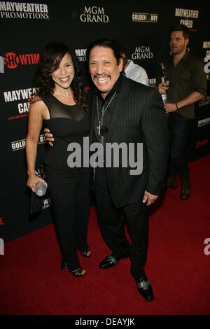 Las Vegas, NV. 14. September 2013. Rosie Perez, Danny Trejo im Ankunftsbereich für Floyd Mayweather Jr. vs. Saul Canelo Alvarez vor dem Fight Party, MGM Grand Garden Arena, Las Vegas, NV 14. September 2013. © James Atoa/Everett Collection/Alamy Live-Nachrichten Stockfoto