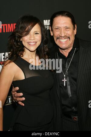 Las Vegas, NV. 14. September 2013. Rosie Perez, Danny Trejo im Ankunftsbereich für Floyd Mayweather Jr. vs. Saul Canelo Alvarez vor dem Fight Party, MGM Grand Garden Arena, Las Vegas, NV 14. September 2013. © James Atoa/Everett Collection/Alamy Live-Nachrichten Stockfoto