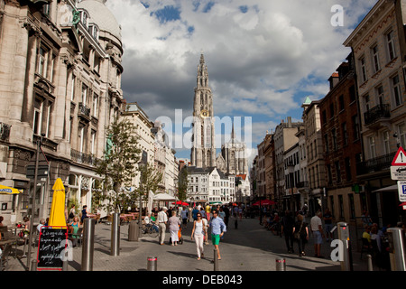 kirchliche Turm von der Onze-Lieve-Vrouwekathedraal (Kathedrale unserer lieben Frau) und zentrale Antwerpen, Belgien, Europa Stockfoto