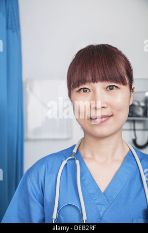 Porträt von lächelnden Ärztin mit einem Stethoskop Stockfoto