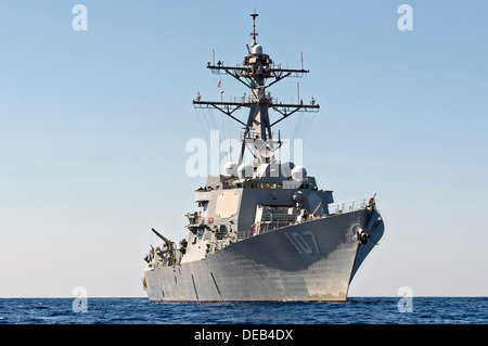US Navy geführte Flugkörper Zerstörer USS Gravely während des Betriebs 10. September 2013 in das Mittelmeer. Stockfoto
