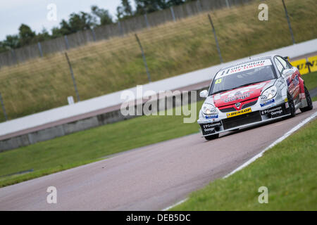 Rockingham, UK. 15. September 2013. BTCC Renntag in Rockingham in UK Credit: Steven Reh/Alamy Live News Stockfoto