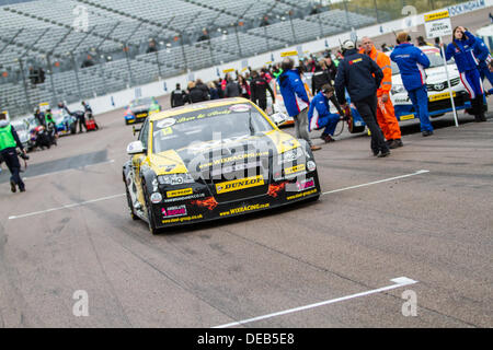 Rockingham, UK. 15. September 2013. BTCC Renntag in Rockingham in UK Credit: Steven Reh/Alamy Live News Stockfoto