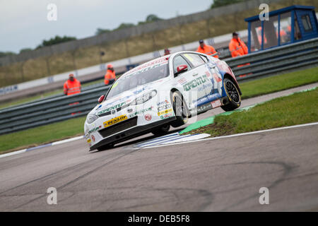 Rockingham, UK. 15. September 2013. BTCC Renntag in Rockingham in UK Credit: Steven Reh/Alamy Live News Stockfoto