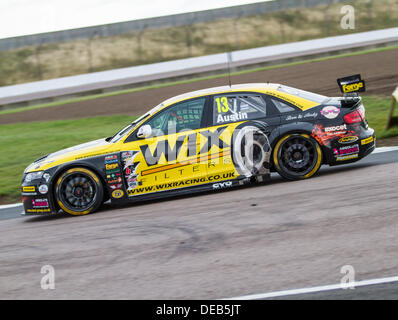 Rockingham, UK. 15. September 2013. BTCC Renntag in Rockingham in UK Credit: Steven Reh/Alamy Live News Stockfoto