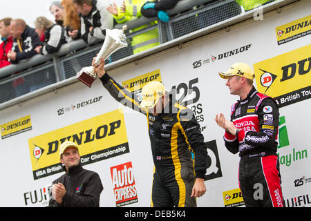 Rockingham, UK. 15. September 2013. BTCC Renntag in Rockingham in UK Credit: Steven Reh/Alamy Live News Stockfoto