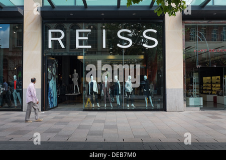 Reiss-Kleidung zu speichern, Stadtzentrum von Cardiff, Wales UK August 2013 Stockfoto