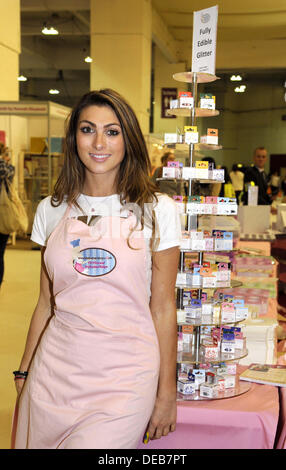 London, UK. 15. September 2013. Luisa Zissman bei Kuchen & backen Show, Earls Court, London 15. September 2013 Credit: KEITH MAYHEW/Alamy Live-Nachrichten Stockfoto