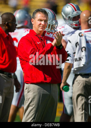 Berkeley, CA, USA. 14. September 2013. Ohio State Buckeyes Cheftrainer Urban Meyer vor dem NCAA Football-Spiel zwischen den Ohio State Buckeyes und California Golden Bears im Memorial Stadium in Berkeley CA. Ohio State besiegt Cal 52-34. © Cal Sport Media/Alamy Live-Nachrichten Stockfoto