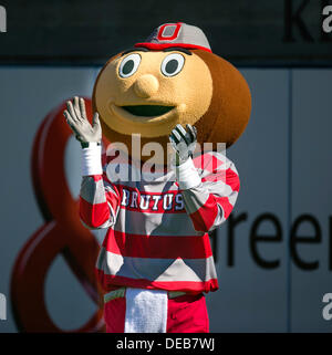 Berkeley, CA, USA. 14. September 2013. Ohio State Buckeyes Maskottchen Brutus vor dem NCAA Football-Spiel zwischen dem Ohio State Buckeyes und California Golden Bears im Memorial Stadium in Berkeley CA. Ohio State besiegt Cal 52-34. © Cal Sport Media/Alamy Live-Nachrichten Stockfoto