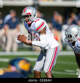 Berkeley, CA, USA. 14. September 2013. Ohio State Buckeyes quarterback Kenny Guiton (13) in Aktion während der NCAA Football-Spiel zwischen den Ohio State Buckeyes und California Golden Bears im Memorial Stadium in Berkeley CA. Ohio State besiegt Cal 52-34. © Cal Sport Media/Alamy Live-Nachrichten Stockfoto