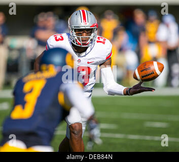 Berkeley, CA, USA. 14. September 2013. Ohio State Buckeyes quarterback Kenny Guiton (13) in Aktion während der NCAA Football-Spiel zwischen den Ohio State Buckeyes und California Golden Bears im Memorial Stadium in Berkeley CA. Ohio State besiegt Cal 52-34. © Cal Sport Media/Alamy Live-Nachrichten Stockfoto