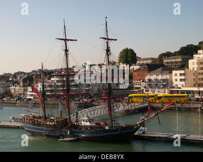 Großsegler Earl of Pembroke festgemacht in Cowes Isle Of Wight England UK Stockfoto